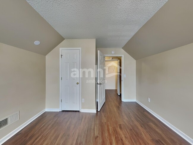 Building Photo - 104 Windy Meadow Way