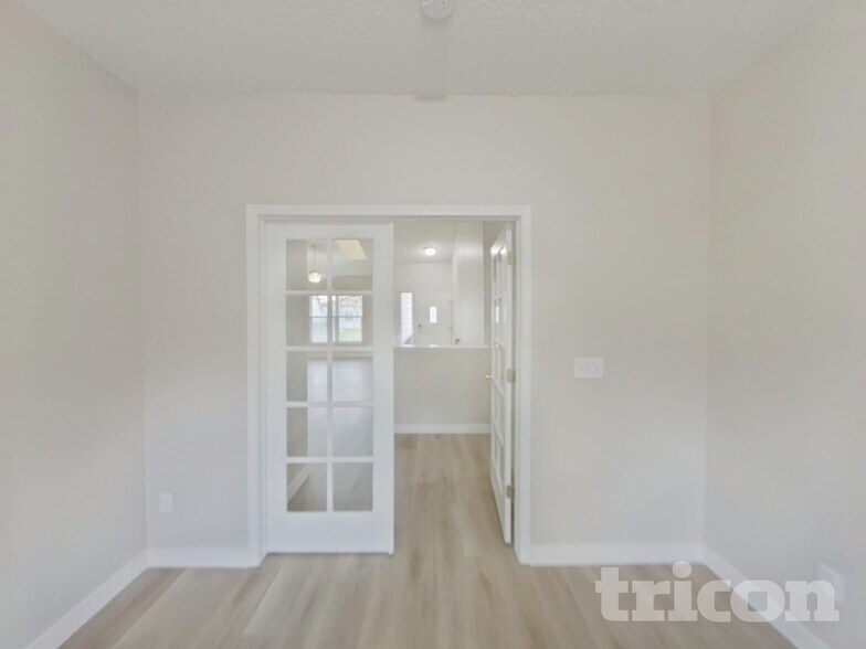 Building Photo - 5950 Fescue Dr