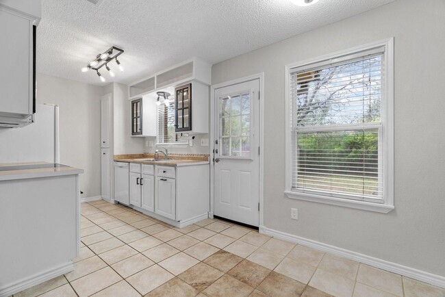 Building Photo - **Showing May 2 @ 5:30 PM** Three Bedroom ...