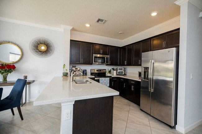 Building Photo - 6115 Bangalow Dr