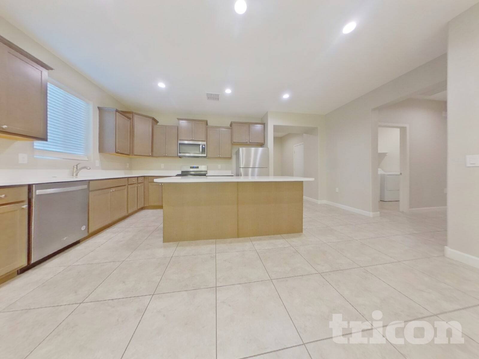 Building Photo - 30094 W Clarendon Ave