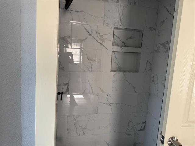 Building Photo - 211 Douglas Dr