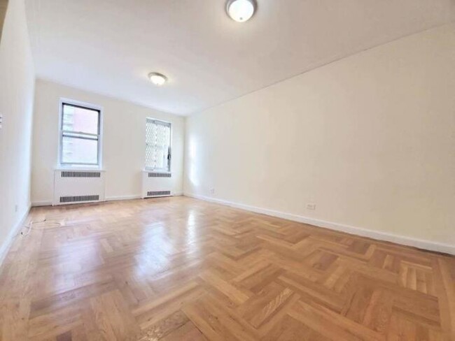 Building Photo - 1 bedroom in BRONX NY 10463