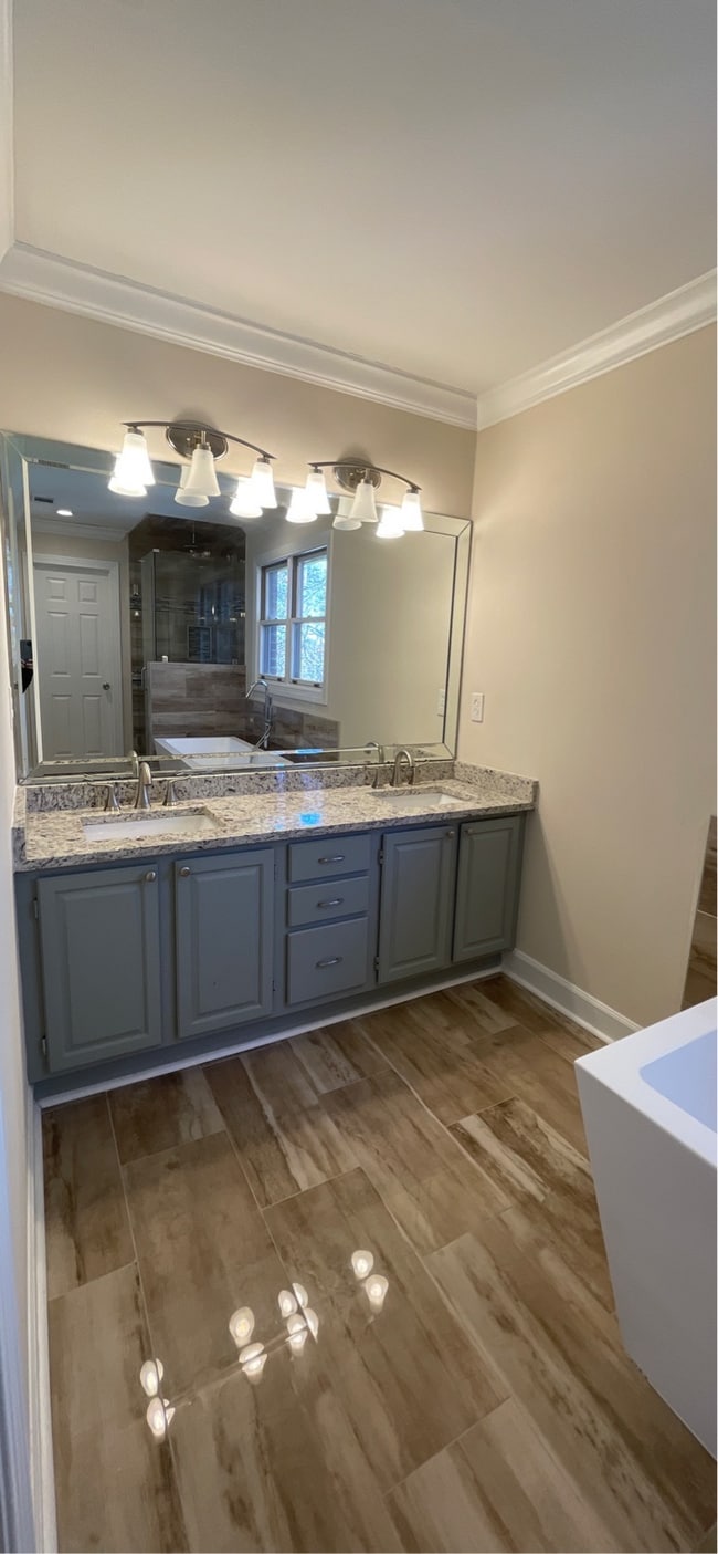 Building Photo - Stately Brick Home in Prime City Location