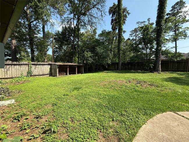 Building Photo - 422 Gamewood Dr