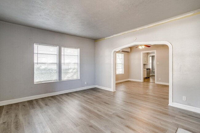 Building Photo - 2604 Bomar Ave