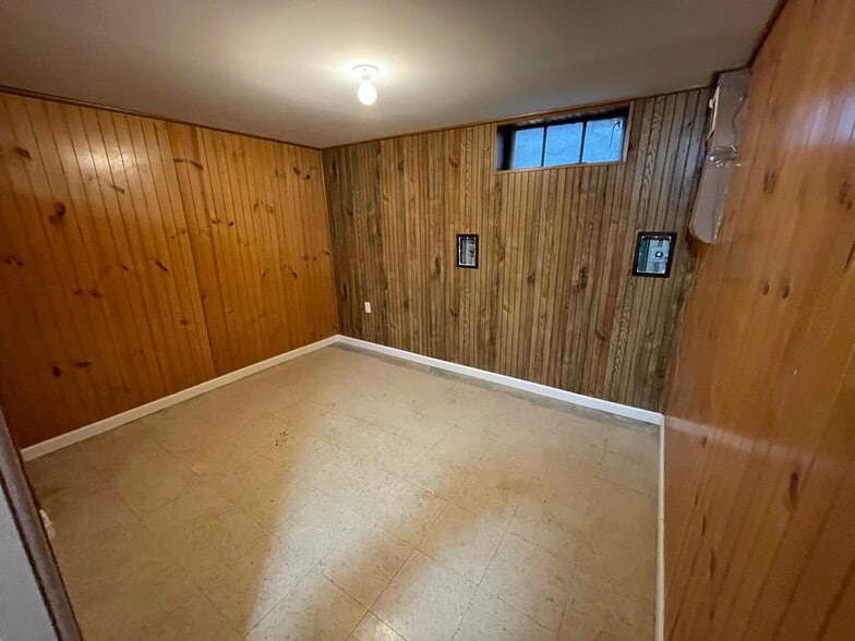 Building Photo - 3620 Monroe St