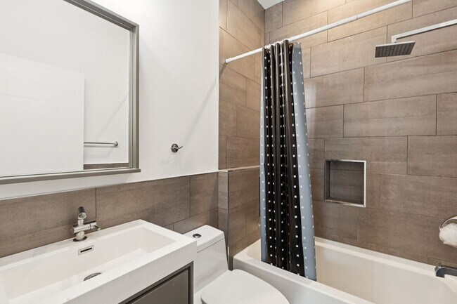 Building Photo - 2028 E Fletcher St