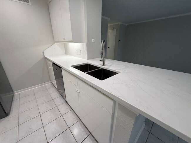 Building Photo - 2120 El Paseo St