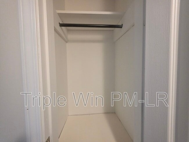 Building Photo - 5425 Chauvin Dr