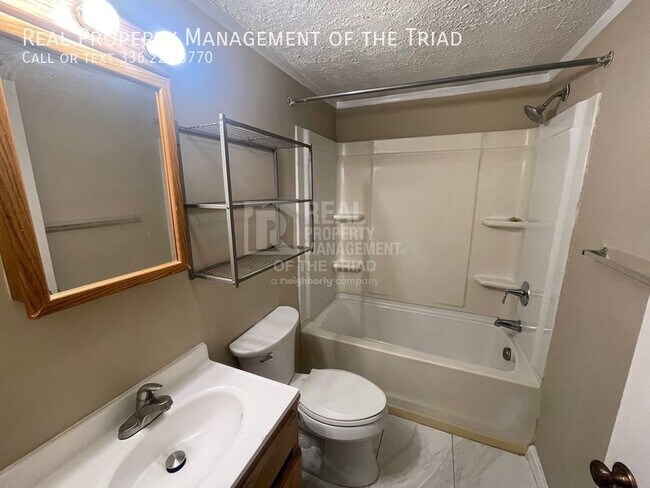 Building Photo - Quaint and practical 3bd/2ba on Old Chapma...