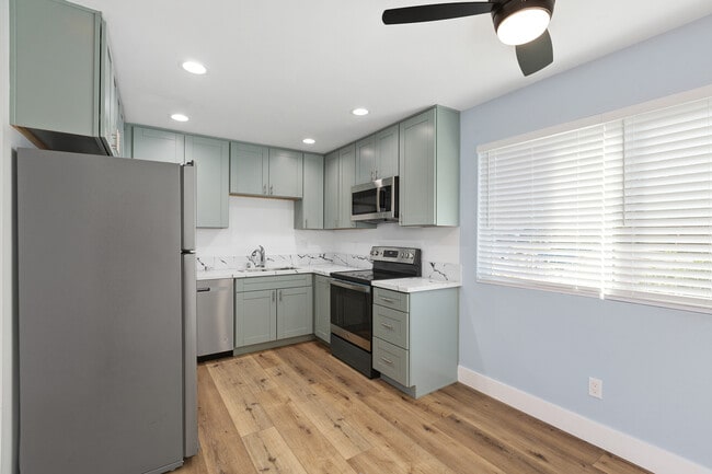 Building Photo - 725 Washington Heights Rd