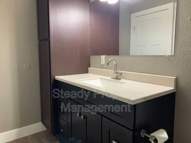 Building Photo - 1822 S 95th St