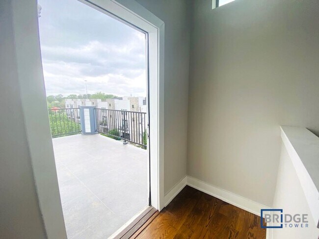 Building Photo - 2202 Arabelle St