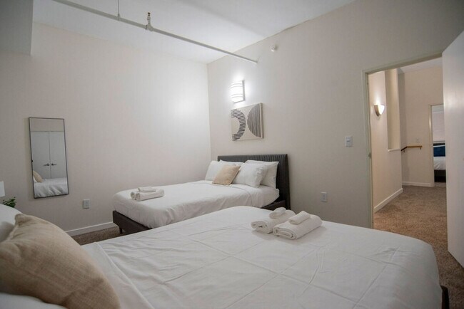 Building Photo - 125 W Market St