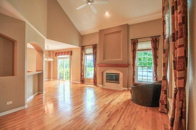 Building Photo - 24813 Ironwood Ct