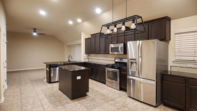 Building Photo - 705 Wiltshire Dr