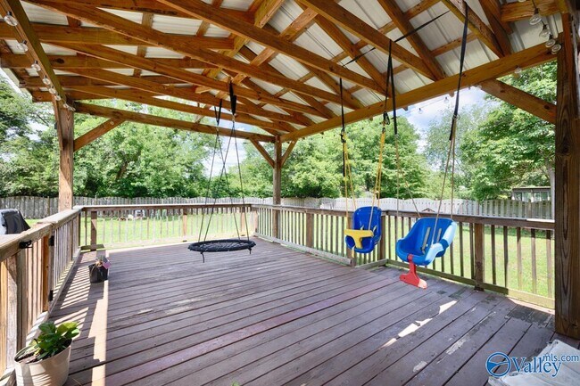 Building Photo - 2303 Buckingham Dr SW