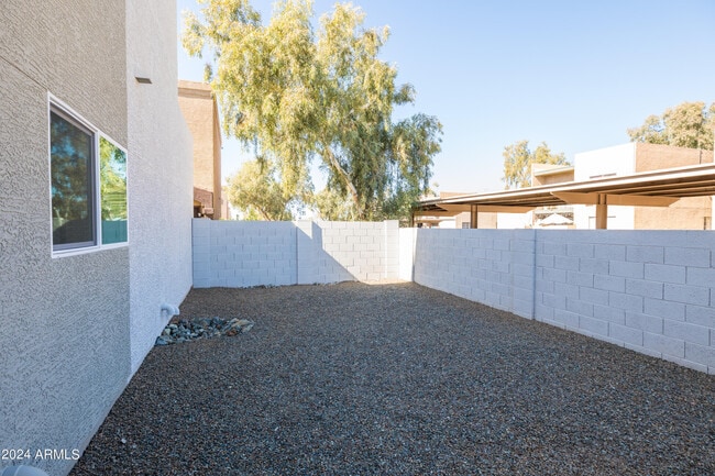 Building Photo - 2842 E Tracy Ln