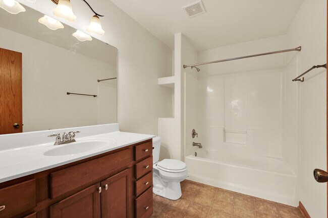 Building Photo - 407 Century Oak Dr