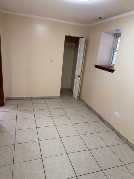 Building Photo - 3748 W Cermak Rd