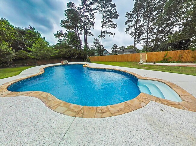 Building Photo - 3 Bed 2 Bath with a POOL in Martinez!