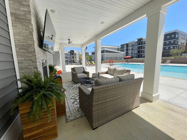 Building Photo - Tuscany con Terrazza | 1 Bed 1 Bath | 773 sf