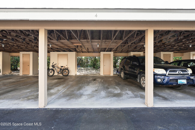Building Photo - 6165 S Mirror Lake Dr