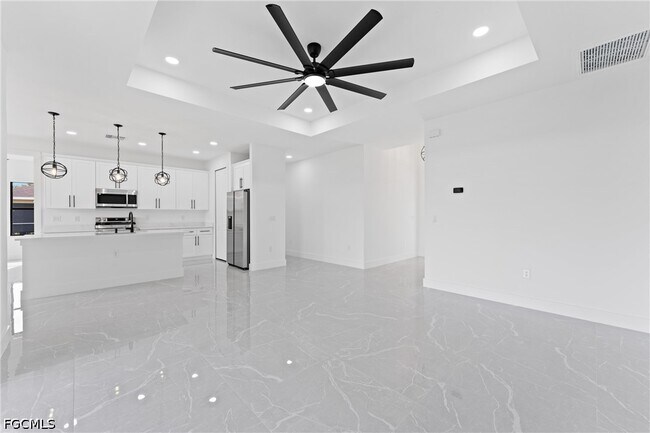 Building Photo - 910 Atherton Ave