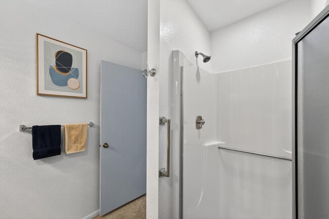 Building Photo - 425 S Parkcrest