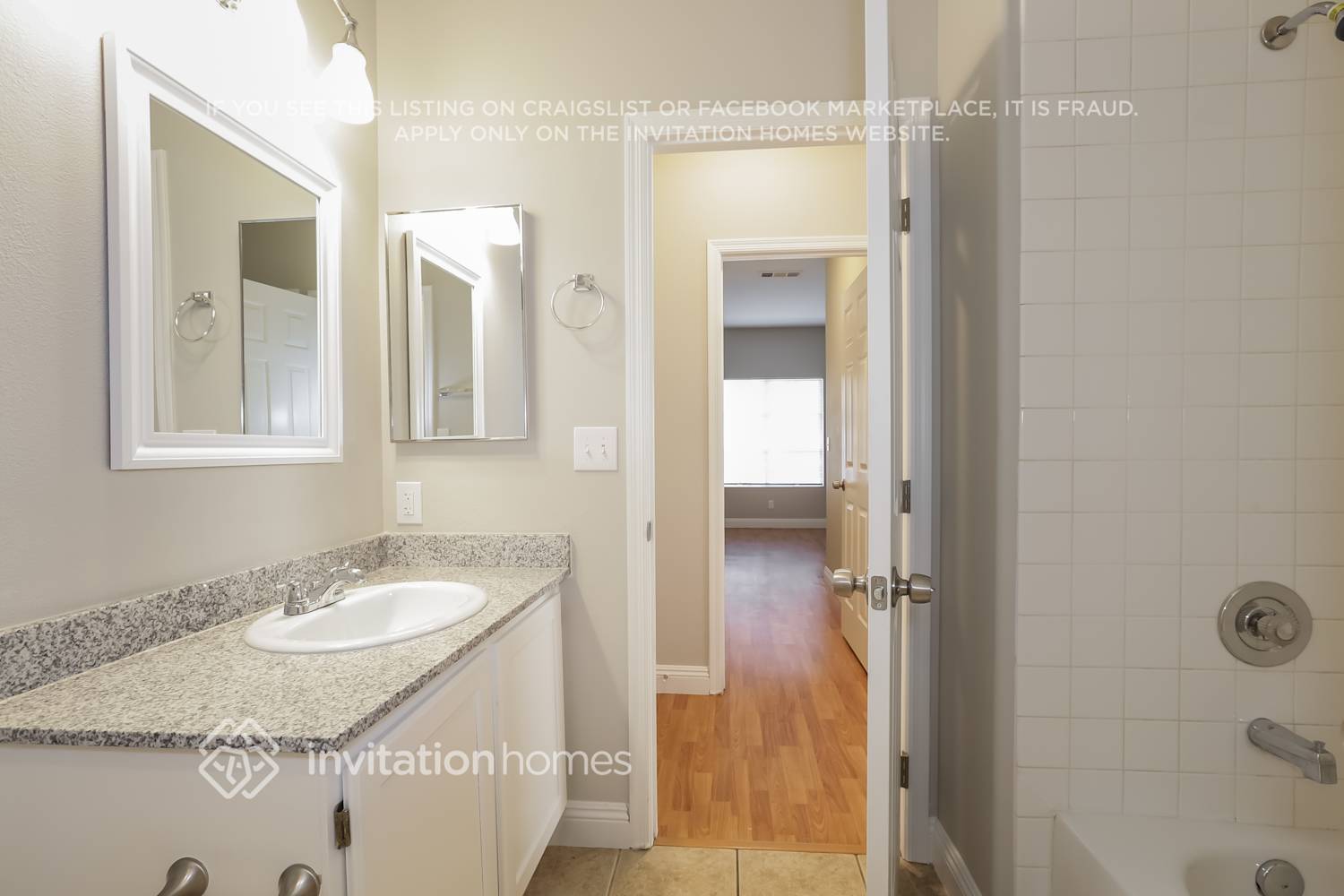 Building Photo - 1016 Venetian Hills Ln