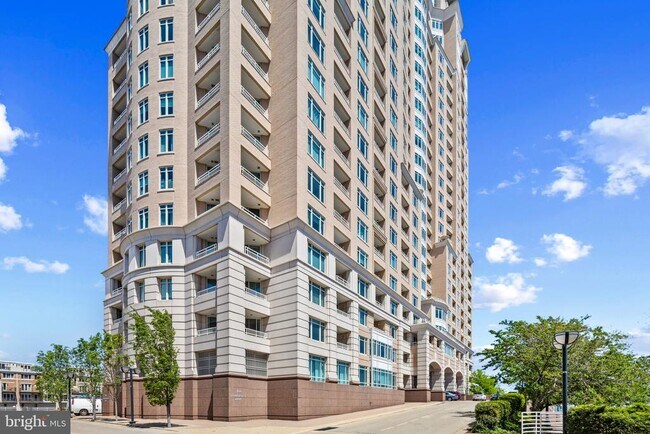 Building Photo - 100 Harborview Dr