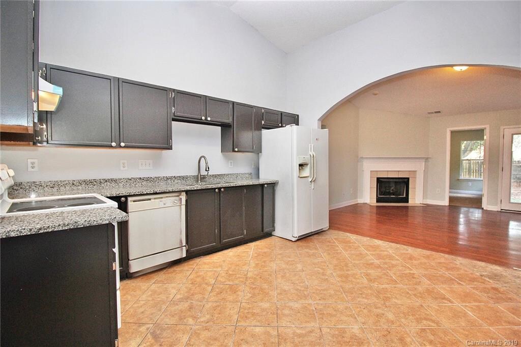 Building Photo - Room in Single Family Home on Tom Hunter Rd