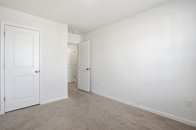 Building Photo - Available now!!! $500.00 off FIRST MONTH'S RENT!