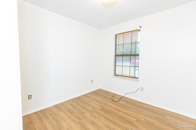 Building Photo - 6242 Ridgegate Cir