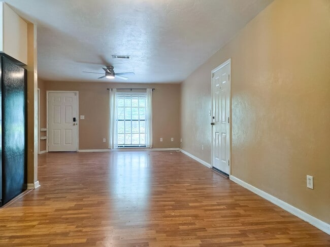 Building Photo - Beautiful 3/2 in Springtree