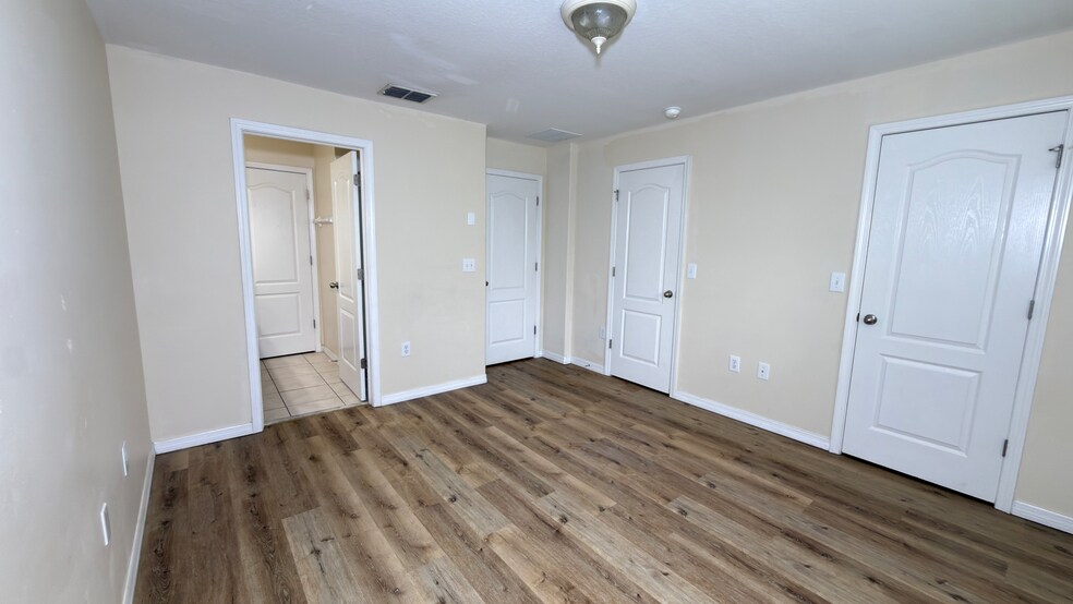 Building Photo - 4213 Winding Vine Dr