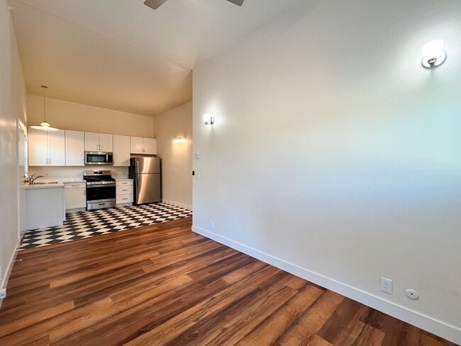 Building Photo - Modern Studio Apartment with Bonus Room, P...