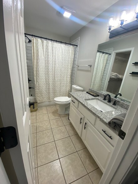 Building Photo - 2216 Milan Ct