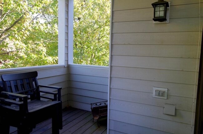 Building Photo - 702 Mainsail Ln