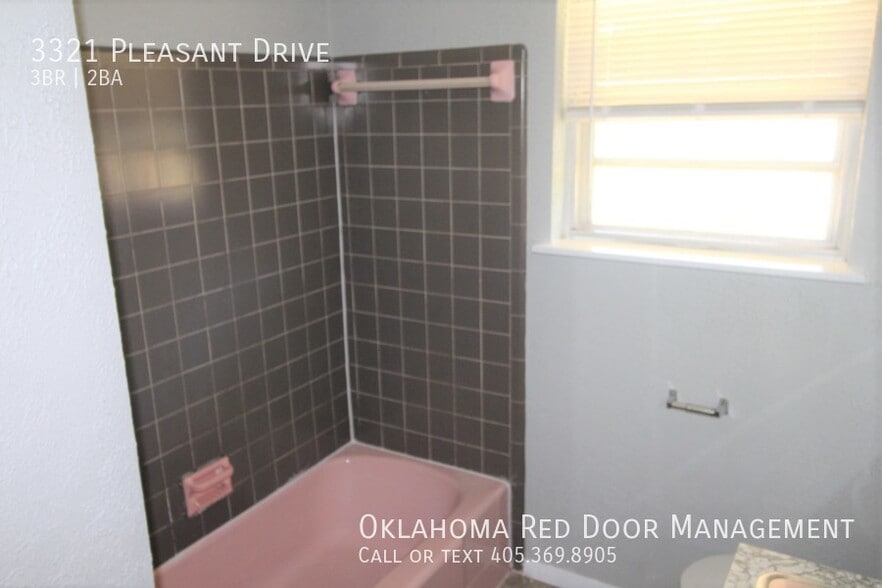 Building Photo - 3321 Pleasant Dr