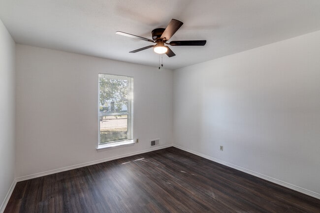 Building Photo - 15825 El Estado Dr