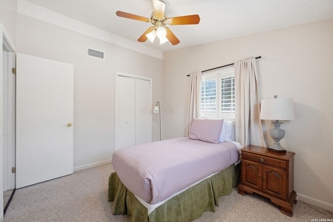 Building Photo - 2681 Lakeview Dr