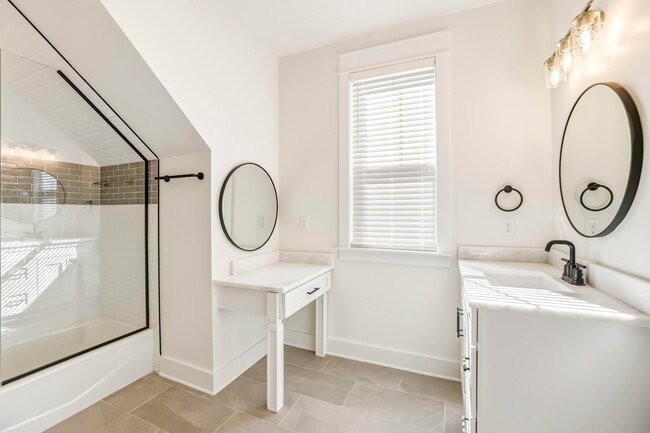 Building Photo - 4056 Biltmore Ave