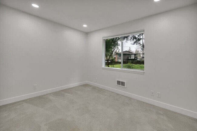 Building Photo - 7143