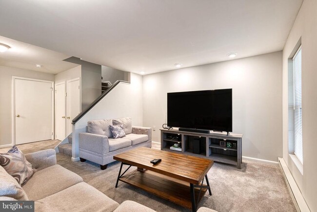 Building Photo - 3 Greenshire Ln
