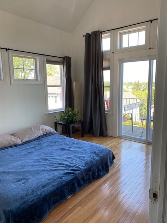 Building Photo - Three Bedroom 3.5 baths Townhouse for Rent...