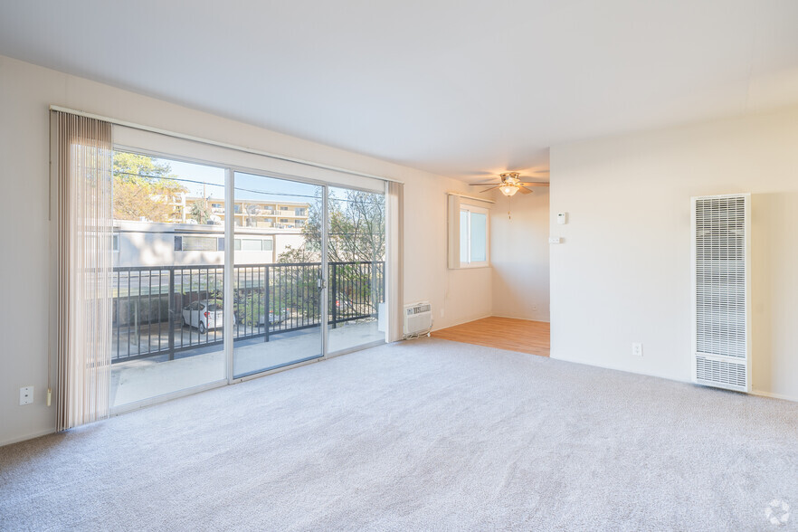 1BR, 1BA - 550SF - Living Room - Diablo Pointe Apartments