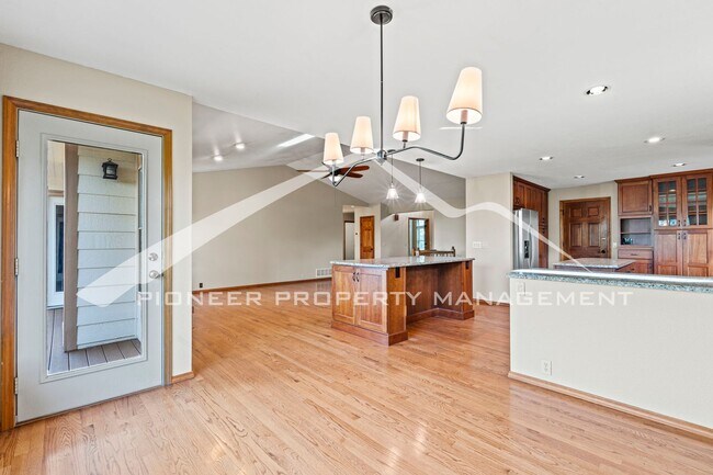 Building Photo - 5 bed/3 bath Main-Level Living with Design...