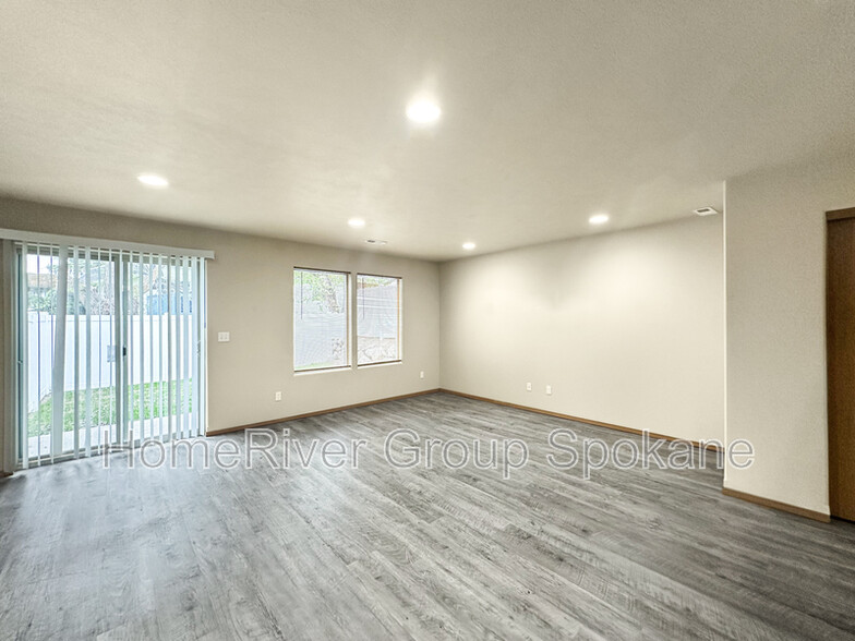 Building Photo - 2714 N Fox Rd